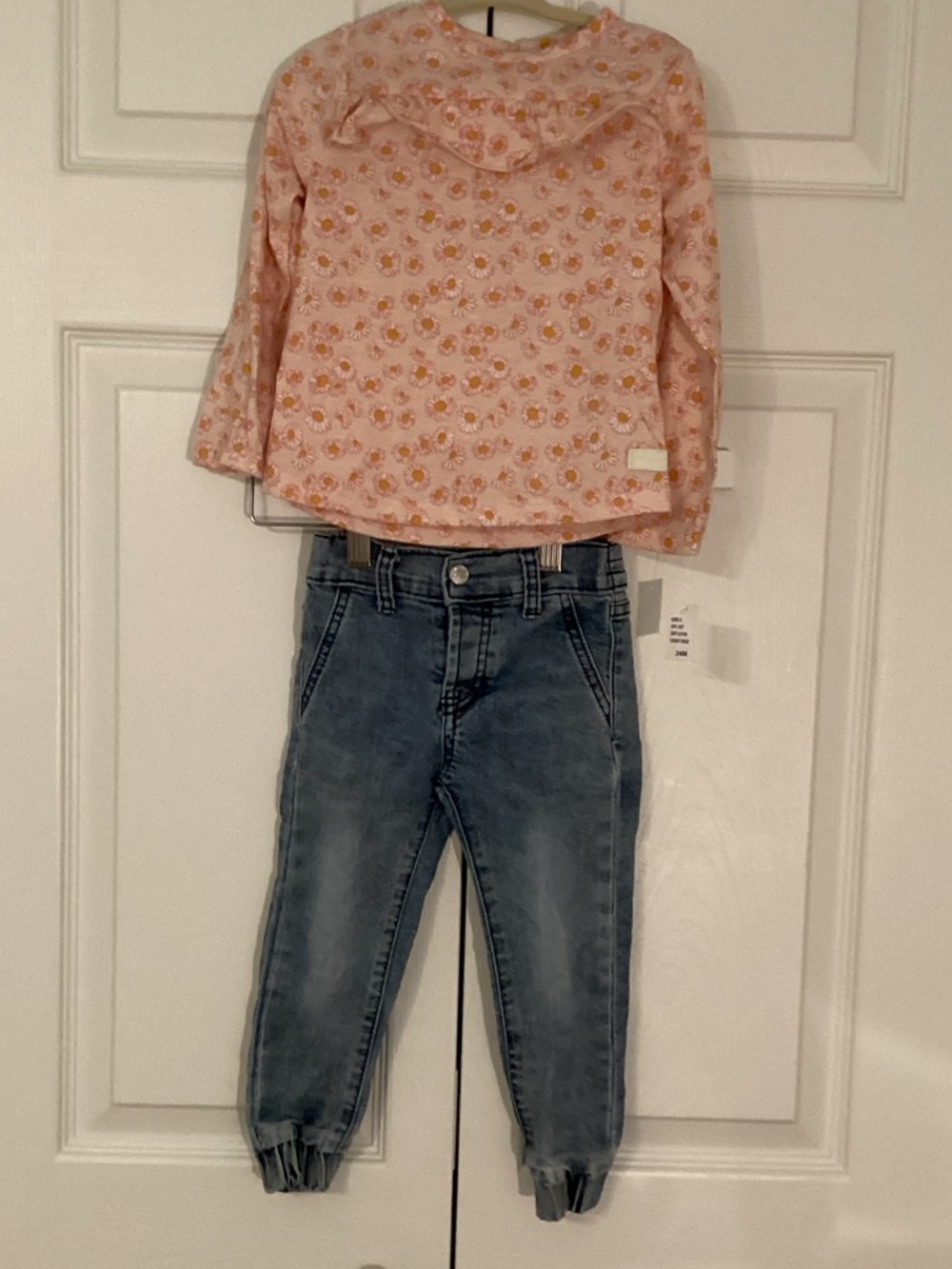 7 For All Mankind Kids Pink Floral  Top with Blue Denim Jogger Jeans 24 Months